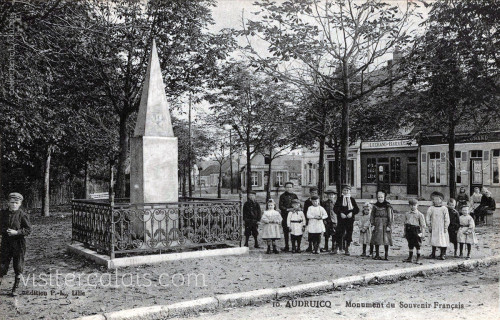 Le monument situé près du Parc du Château d'Audruicq.