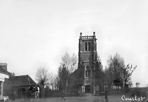 Entrée de l'église de Bois-en-Ardres