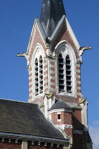 Vue sur le clocher de l'église de Bremes-les-Ardres.