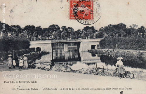 Le pont de fer à la jonction des canaux de Saint-Omer et de Guînes.