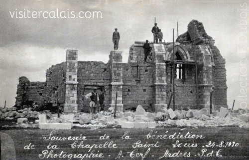 Des ouvriers travaillent sur la Chapelle de Guémy en 1930.