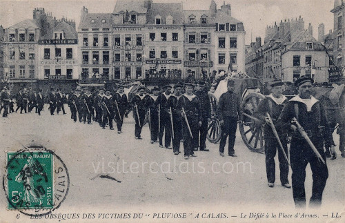 Les obsèques des marins