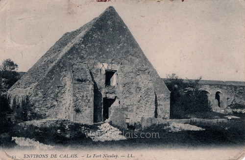 Carte postale ancienne de la poudrière du Fort Nieulay à Calais