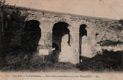 carte postale ancienne de la porte d'eau au Fort Nieulay à Calais