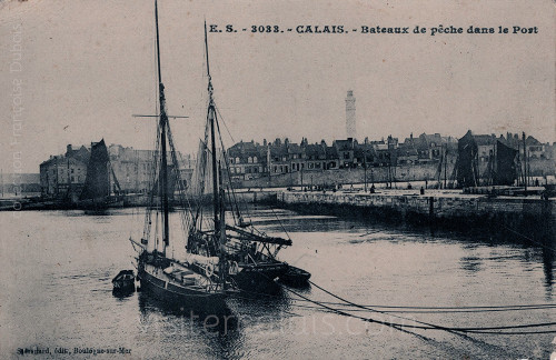 Bateaux de pêche dans le port de Calais