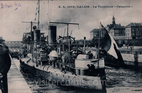 Bateau de guerre au port de Calais en 1916