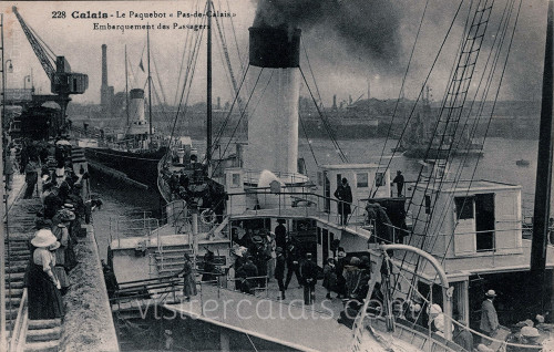 Embarquement des passagers à la gare maritime de Calais