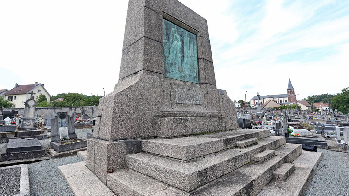 Monument le Pluviose au cimetière de Bavilliers