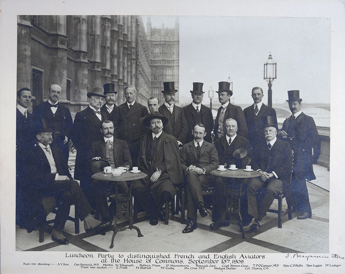 Cody pose avec des aviateurs anglais et français dont Louis Blériot.